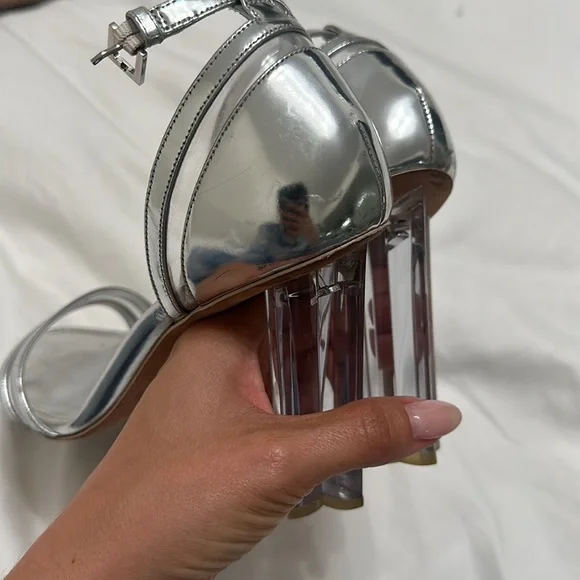 LOUIS VUITTON SILVER CLEAR HEELS - Picture 4 of 5